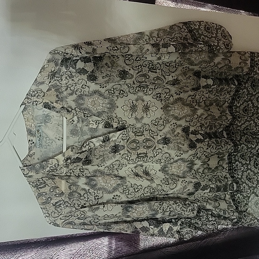 Unity 2X Blouse - Picture 2 of 5